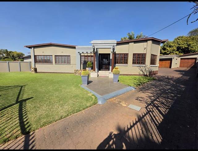 3 BEDROOM HOUSE FOR SALE IN SINOVILLE